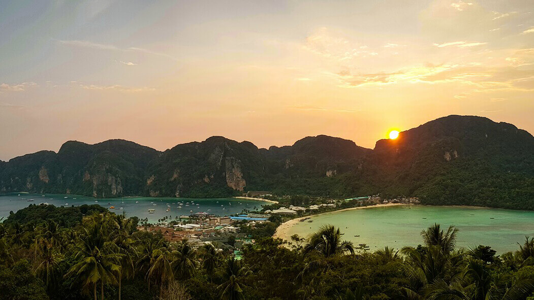 How to work from the most beautiful beaches in the world – Island Hopping in Thailand